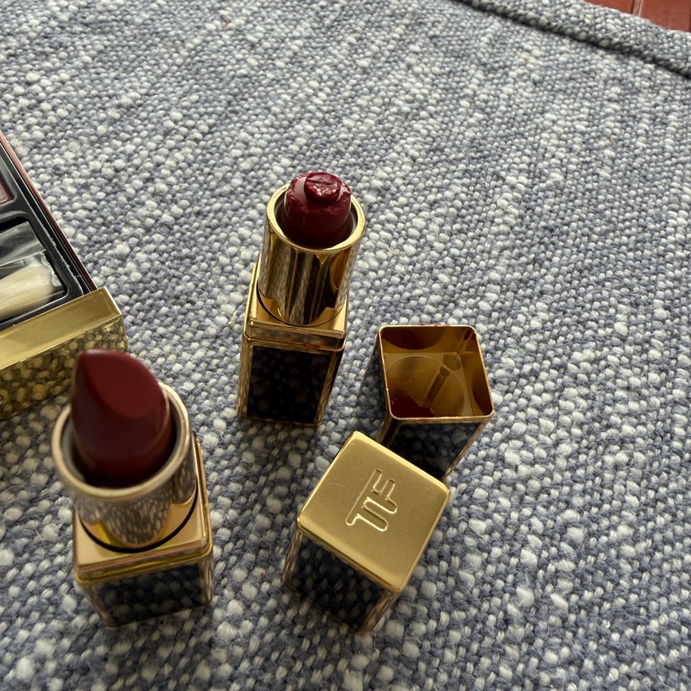 Tom Ford Lipstick and Eyeshadow Set - Deep Red and Warm Brown - Picture 10 of 16